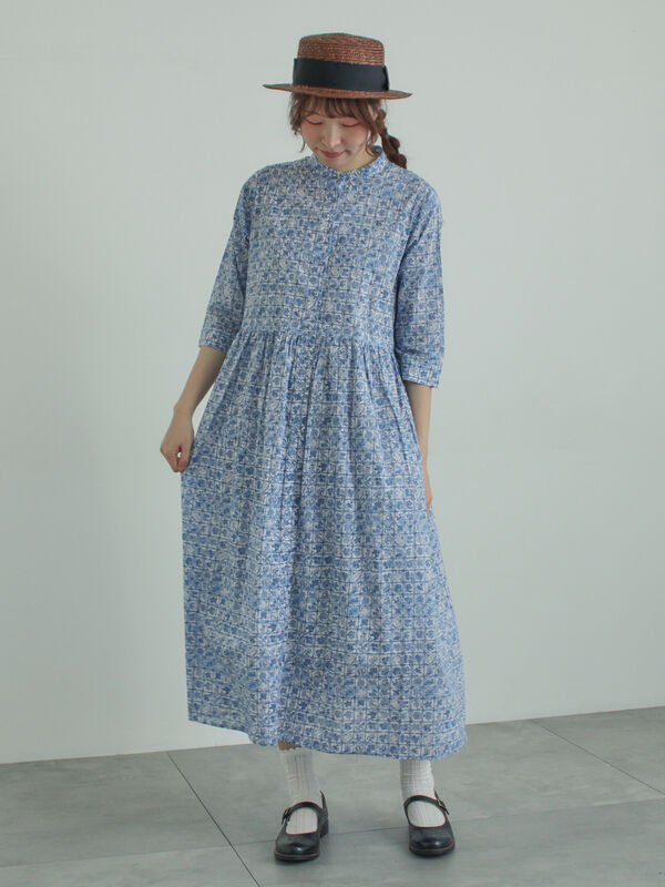 【LIBERTY FABRICS】Botanical Language柄ワンピース（ブルー/キナリ）｜TSUHARU by Samansa Mos2（ツハルバイサマンサモスモス）通販