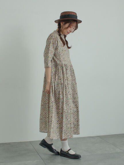 【LIBERTY FABRICS】Botanical Language柄ワンピース（ブルー/キナリ）｜TSUHARU by Samansa Mos2（ツハルバイサマンサモスモス）通販