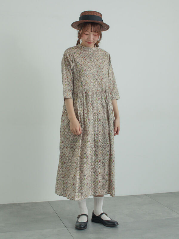 LIBERTY FABRICS】Botanical Language柄ワンピース(ブルー/キナリ LIBERTY FABRICS】Botanical Language柄ワンピース(ブルー/キナリ