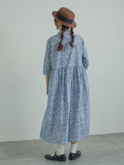 【LIBERTY FABRICS】Botanical Language柄ワンピース（ブルー/キナリ）｜TSUHARU by Samansa Mos2（ツハルバイサマンサモスモス）通販