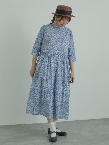 【LIBERTY FABRICS】Botanical Language柄ワンピース（ブルー/キナリ）｜TSUHARU by Samansa Mos2（ツハルバイサマンサモスモス）通販