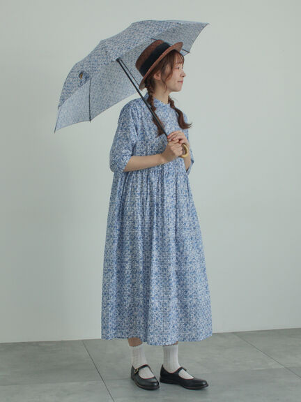 【LIBERTY FABRICS】Botanical Language柄ワンピース（ブルー/キナリ）｜TSUHARU by Samansa Mos2（ツハルバイサマンサモスモス）通販