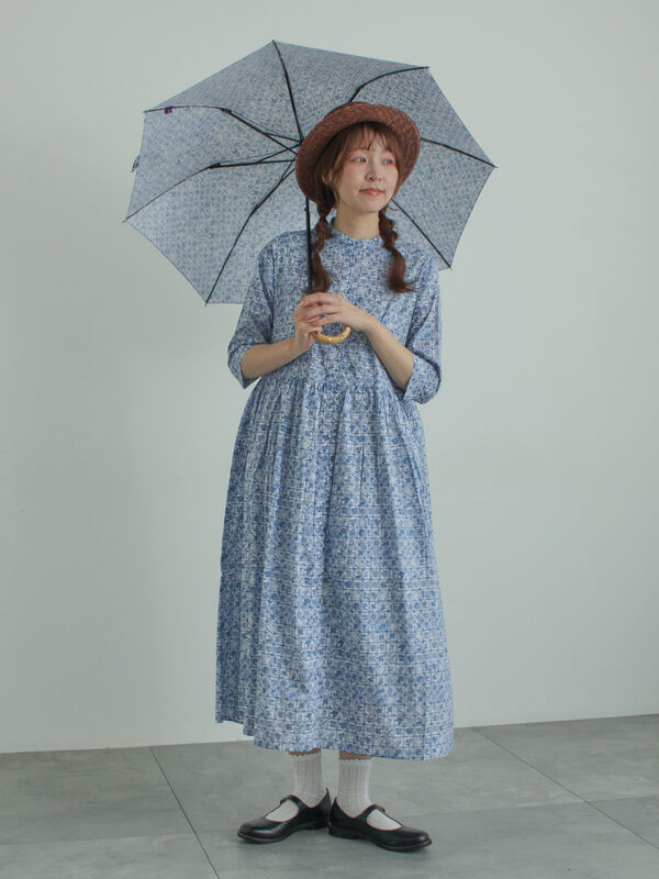 LIBERTY FABRICS】Botanical Language柄ワンピース(ブルー/キナリ LIBERTY FABRICS】Botanical Language柄ワンピース(ブルー/キナリ