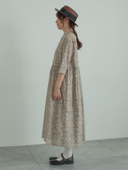 【LIBERTY FABRICS】Botanical Language柄ワンピース（ブルー/キナリ）｜TSUHARU by Samansa Mos2（ツハルバイサマンサモスモス）通販