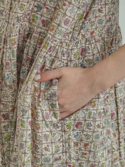 【LIBERTY FABRICS】Botanical Language柄ワンピース（ブルー/キナリ）｜TSUHARU by Samansa Mos2（ツハルバイサマンサモスモス）通販