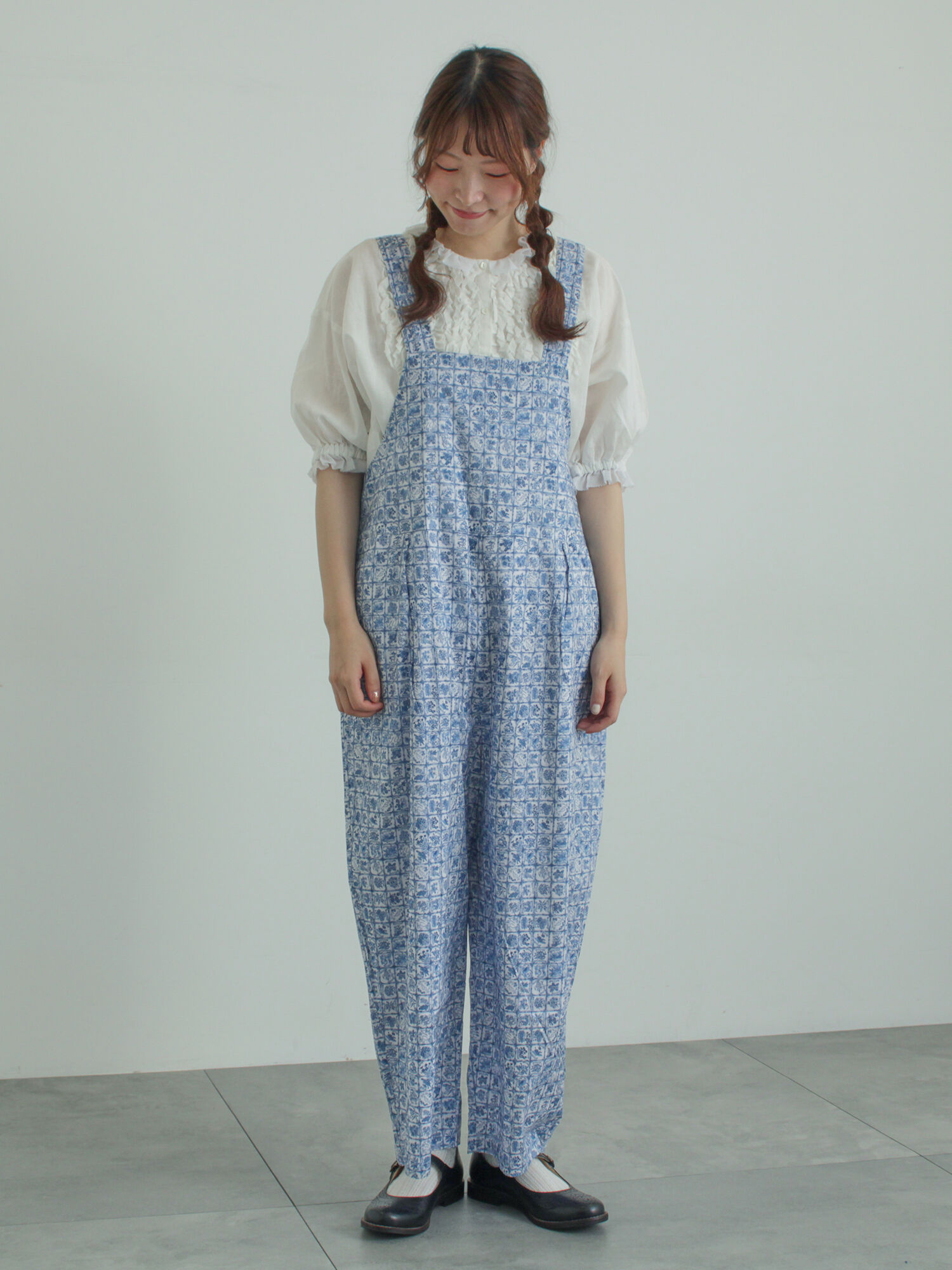 LIBERTY FABRICS】Botanical Language柄サロペット（ブルー/キナリ