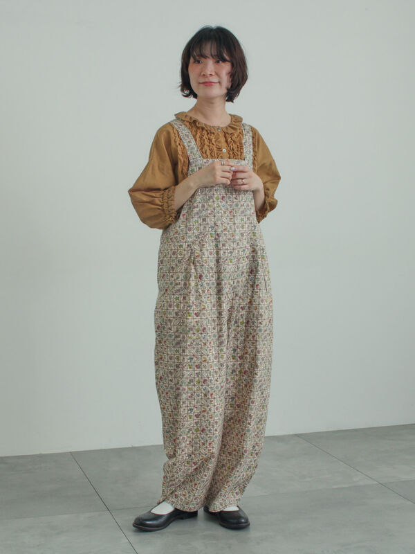 【LIBERTY FABRICS】Botanical Language柄サロペット（ブルー/キナリ）｜TSUHARU by Samansa Mos2（ツハルバイサマンサモスモス）通販