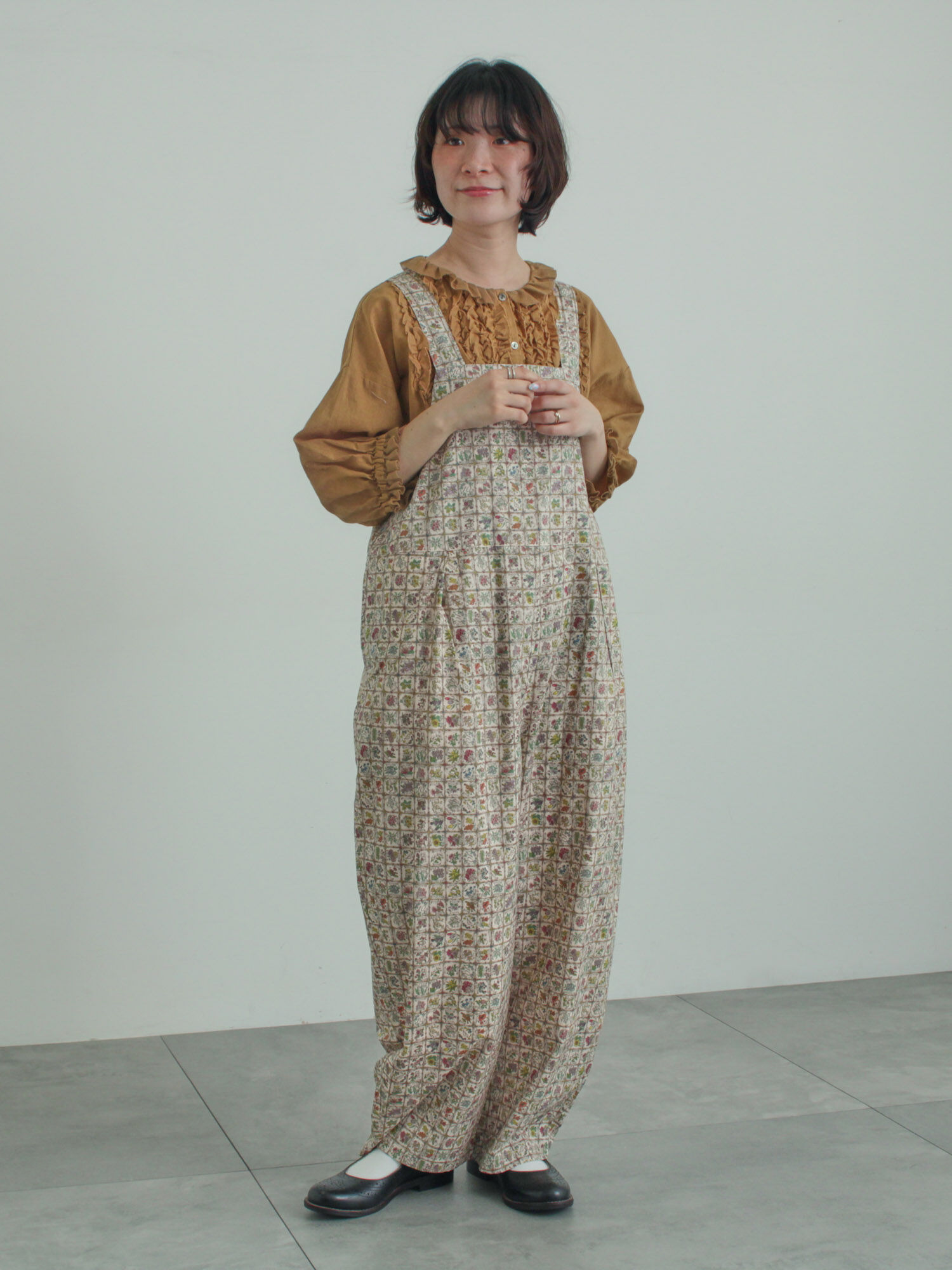 LIBERTY FABRICS】Botanical Language柄サロペット（ブルー/キナリ
