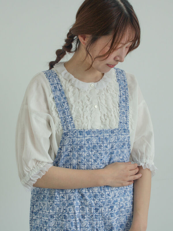 LIBERTY FABRICS】Botanical Language柄サロペット（ブルー/キナリ