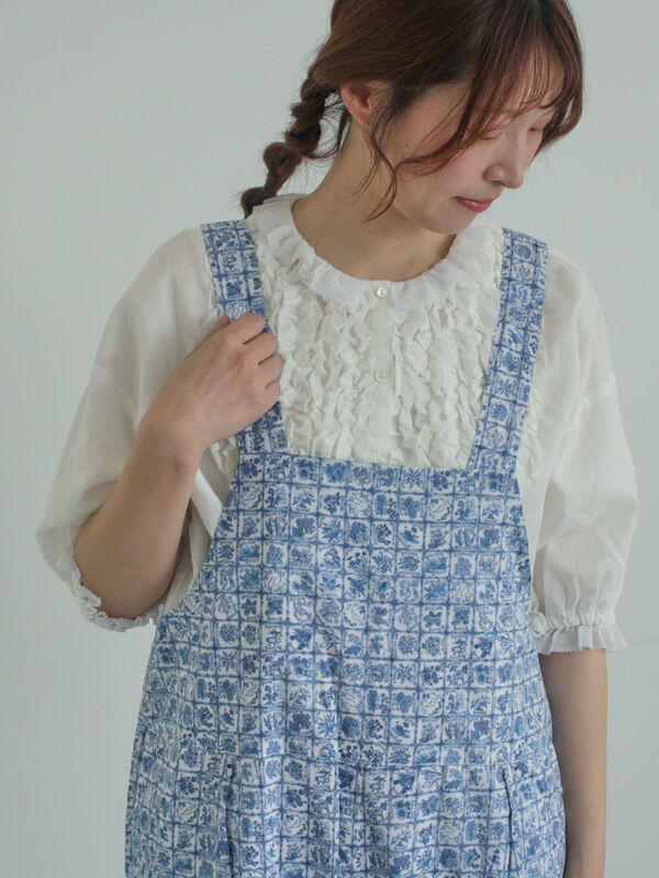 LIBERTY FABRICS】Botanical Language柄サロペット（ブルー/キナリ