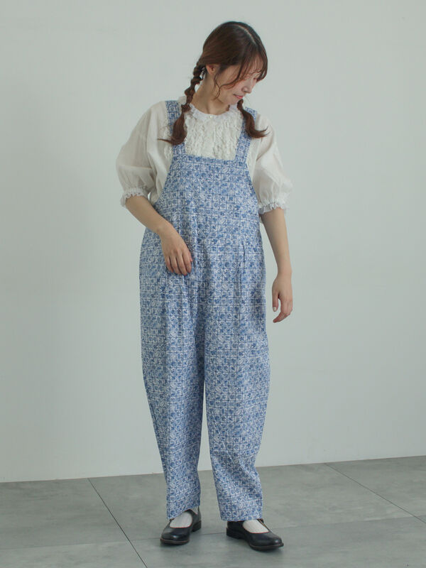LIBERTY FABRICS】Botanical Language柄サロペット（ブルー/キナリ