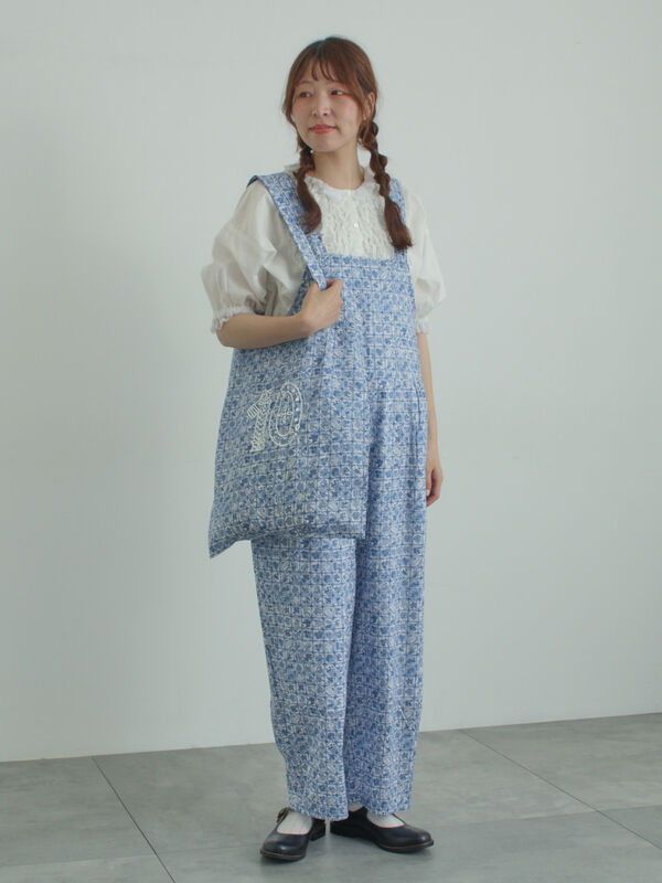 LIBERTY FABRICS】Botanical Language柄サロペット（ブルー/キナリ