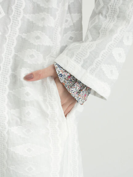 シアー総刺繍コート（オフホワイト/ブラック）｜TSUHARU by Samansa Mos2（ツハルバイサマンサモスモス）通販