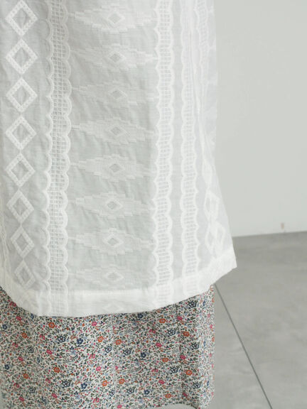 シアー総刺繍コート（オフホワイト/ブラック）｜TSUHARU by Samansa Mos2（ツハルバイサマンサモスモス）通販