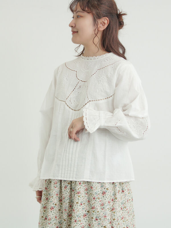 ドビーカットワーク刺繍ブラウス（オフホワイト）｜TSUHARU by Samansa Mos2（ツハルバイサマンサモスモス）通販