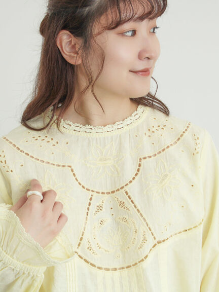 ドビーカットワーク刺繍ブラウス（オフホワイト/グレー/イエロー）｜TSUHARU by Samansa Mos2（ツハルバイサマンサモスモス）通販