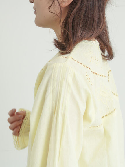 ドビーカットワーク刺繍ブラウス（オフホワイト/グレー/イエロー）｜TSUHARU by Samansa Mos2（ツハルバイサマンサモスモス）通販