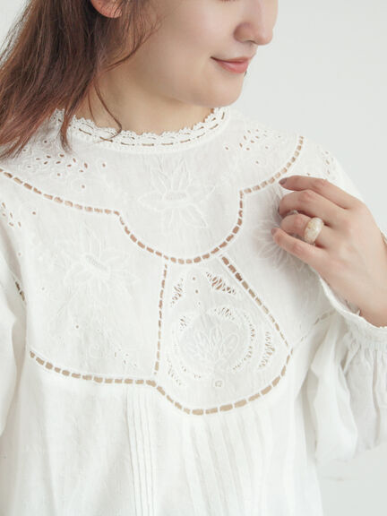 ドビーカットワーク刺繍ブラウス（オフホワイト/グレー/イエロー）｜TSUHARU by Samansa Mos2（ツハルバイサマンサモスモス）通販