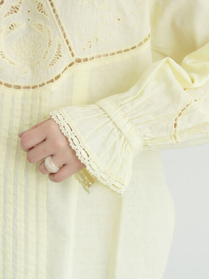 ドビーカットワーク刺繍ブラウス（オフホワイト/グレー/イエロー）｜TSUHARU by Samansa Mos2（ツハルバイサマンサモスモス）通販