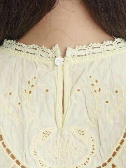 ドビーカットワーク刺繍ブラウス（オフホワイト/グレー/イエロー）｜TSUHARU by Samansa Mos2（ツハルバイサマンサモスモス）通販