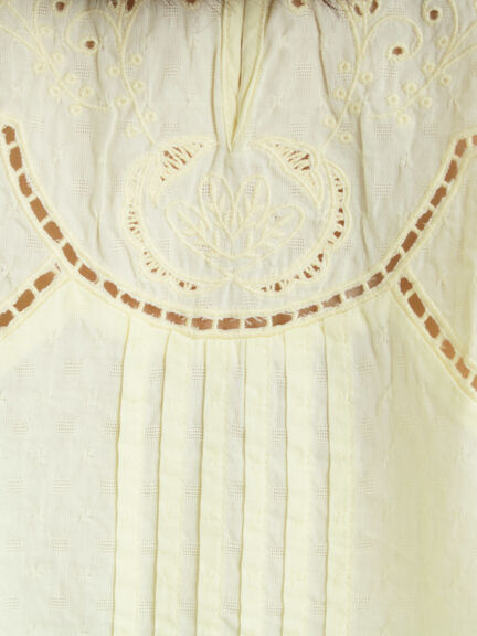 ドビーカットワーク刺繍ブラウス（オフホワイト/グレー/イエロー）｜TSUHARU by Samansa Mos2（ツハルバイサマンサモスモス）通販