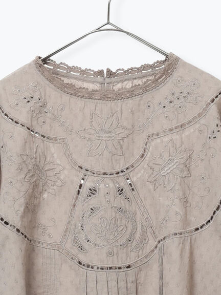 ドビーカットワーク刺繍ブラウス（オフホワイト/グレー/イエロー）｜TSUHARU by Samansa Mos2（ツハルバイサマンサモスモス）通販