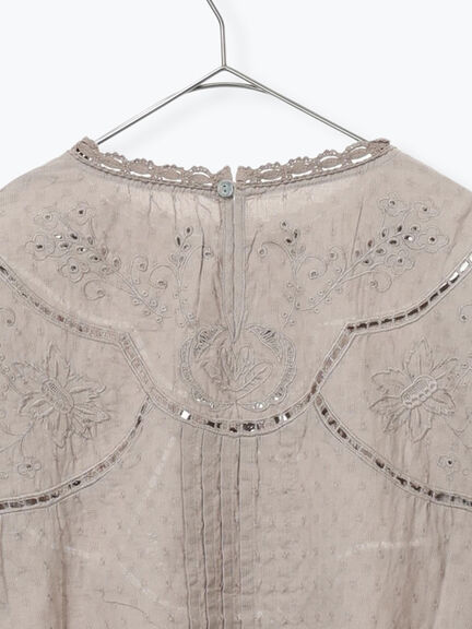 ドビーカットワーク刺繍ブラウス（オフホワイト/グレー/イエロー）｜TSUHARU by Samansa Mos2（ツハルバイサマンサモスモス）通販