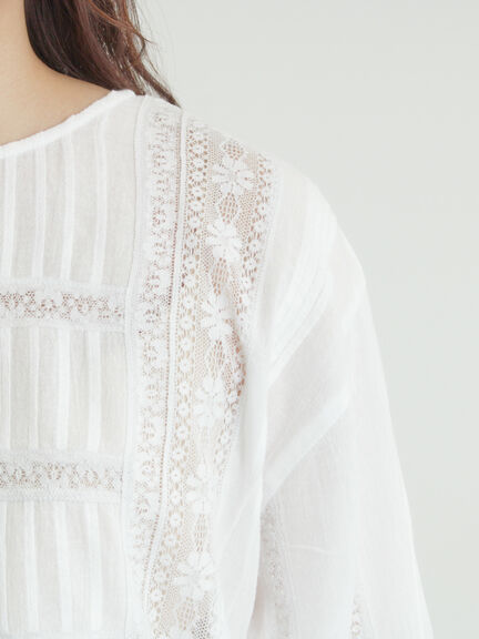 【WHITE COLLECTION】リバーレースピンタックブラウス（ホワイト）｜TSUHARU by Samansa Mos2（ツハルバイサマンサモスモス）通販