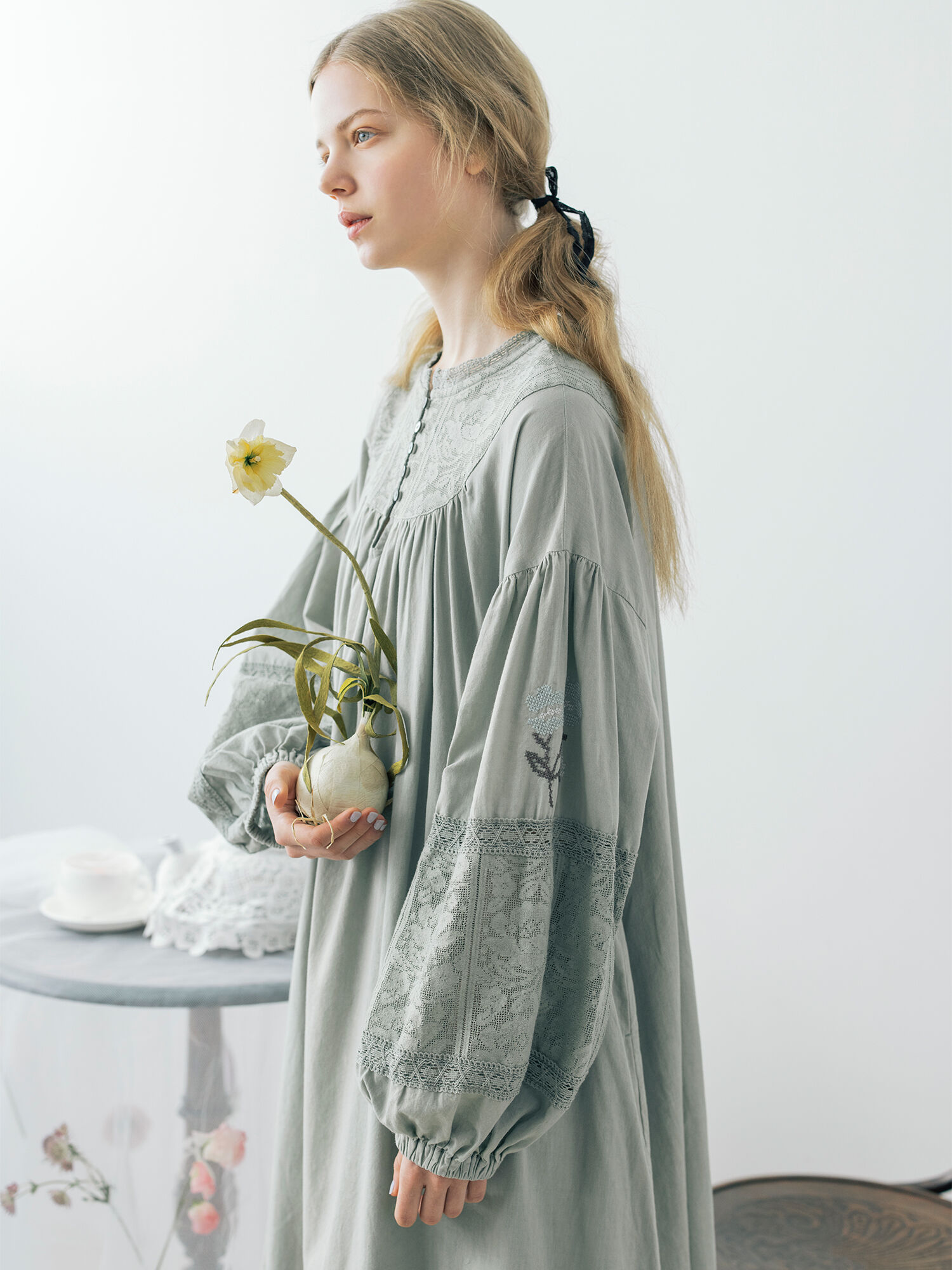 WEB限定 Sサイズ】ランダム刺繍レース切替ワンピース（オフホワイト