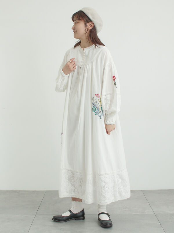 WEB限定 Sサイズ】ランダム刺繍レース切替ワンピース（オフホワイト