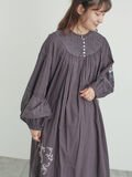 【WEB限定 Sサイズ】ランダム刺繍レース切替ワンピース（チャコールグレー）｜TSUHARU by Samansa Mos2（ツハルバイサマンサモスモス）通販