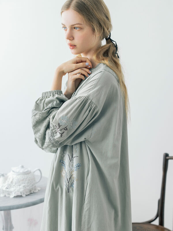 WEB限定 Sサイズ】ランダム刺繍レース切替ワンピース（オフホワイト