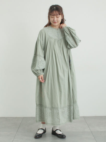 【WEB限定 Sサイズ】ランダム刺繍レース切替ワンピース（オフホワイト/チャコールグレー/ミント）｜TSUHARU by Samansa Mos2（ツハルバイサマンサモスモス）通販