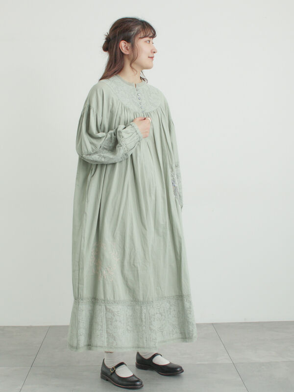 WEB限定 Sサイズ】ランダム刺繍レース切替ワンピース（オフホワイト