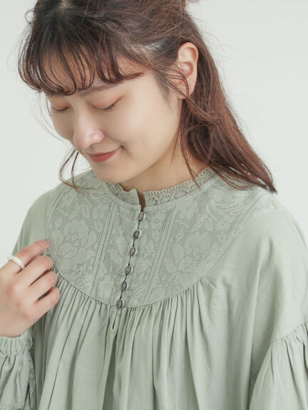 【WEB限定 Sサイズ】ランダム刺繍レース切替ワンピース（オフホワイト/チャコールグレー/ミント）｜TSUHARU by Samansa Mos2（ツハルバイサマンサモスモス）通販