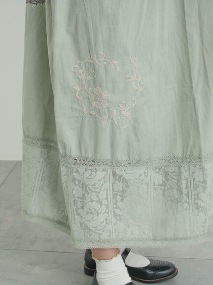 【WEB限定 Sサイズ】ランダム刺繍レース切替ワンピース（オフホワイト/チャコールグレー/ミント）｜TSUHARU by Samansa Mos2（ツハルバイサマンサモスモス）通販