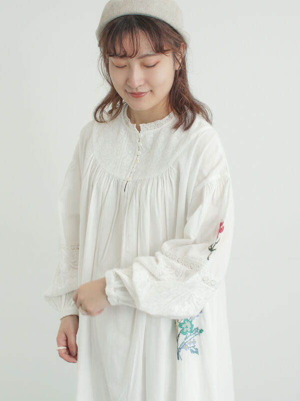 セール】 【WEB限定 Sサイズ】ランダム刺繍レース切替ワンピース（オフ