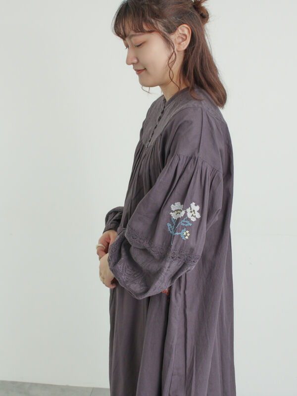 WEB限定 Sサイズ】ランダム刺繍レース切替ワンピース（オフホワイト