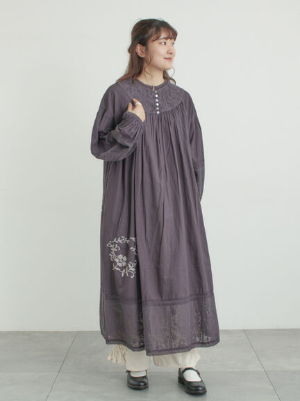 【WEB限定 Sサイズ】ランダム刺繍レース切替ワンピース（オフホワイト/チャコールグレー/ミント）｜TSUHARU by Samansa Mos2（ツハルバイサマンサモスモス）通販