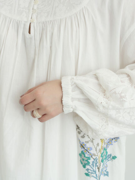 【WEB限定 Sサイズ】ランダム刺繍レース切替ワンピース（オフホワイト/チャコールグレー/ミント）｜TSUHARU by Samansa Mos2（ツハルバイサマンサモスモス）通販