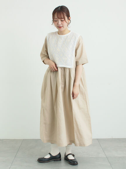 【WEB限定 Sサイズ】メッシュ花刺繍ベスト付きワンピース（チャコールグレー/ベージュ）｜TSUHARU by Samansa Mos2（ツハルバイサマンサモスモス）通販