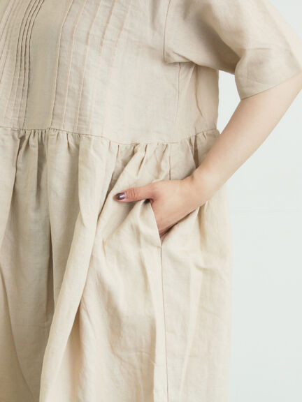 【WEB限定 Sサイズ】メッシュ花刺繍ベスト付きワンピース（チャコールグレー/ベージュ）｜TSUHARU by Samansa Mos2（ツハルバイサマンサモスモス）通販