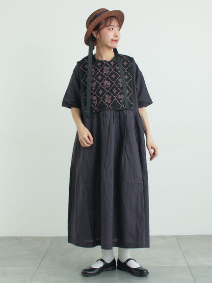 【WEB限定 Sサイズ】メッシュ花刺繍ベスト付きワンピース（チャコールグレー/ベージュ）｜TSUHARU by Samansa Mos2（ツハルバイサマンサモスモス）通販