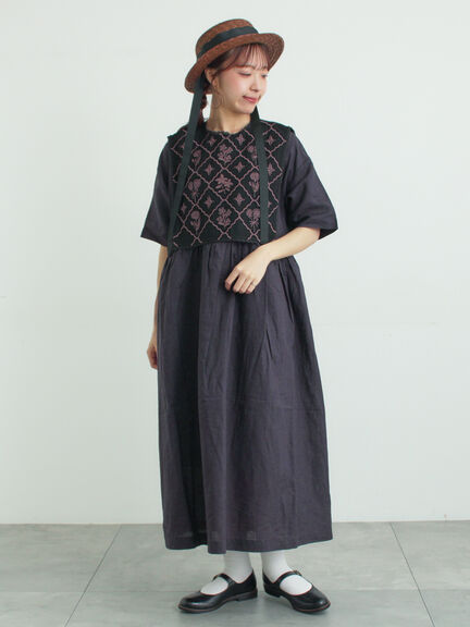 【WEB限定 Sサイズ】メッシュ花刺繍ベスト付きワンピース（チャコールグレー/ベージュ）｜TSUHARU by Samansa Mos2（ツハルバイサマンサモスモス）通販