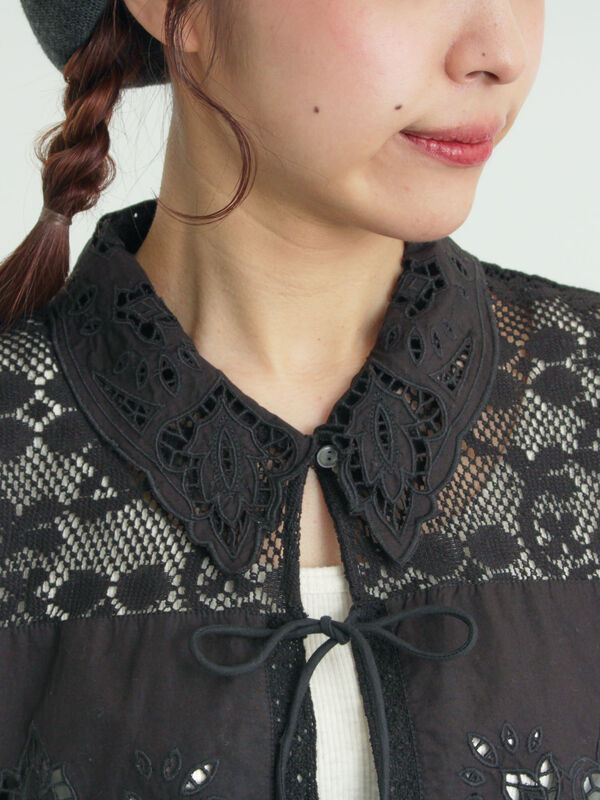 カットワーク刺繍レース襟付きベスト（ホワイト/ブラック/アウター