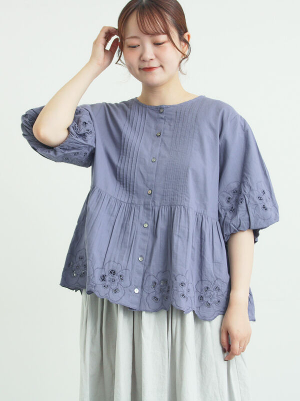 カットワーク刺繍ボリューム袖ブラウス（ホワイト/ブラック/ブルー