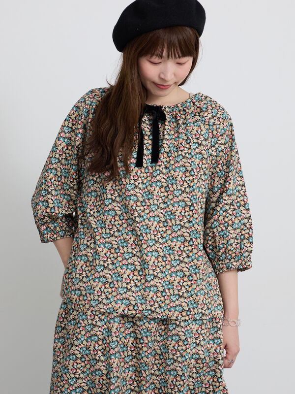 LIBERTY FABRICS】Floralia柄前後着ブラウス（レッド/ブルー/トップス