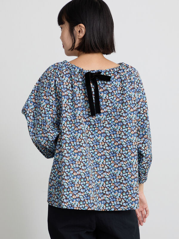 LIBERTY FABRICS】Floralia柄前後着ブラウス（レッド/ブルー/トップス