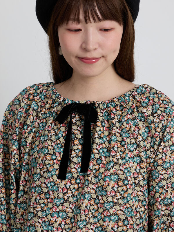 LIBERTY FABRICS】Floralia柄前後着ブラウス（レッド/ブルー/トップス