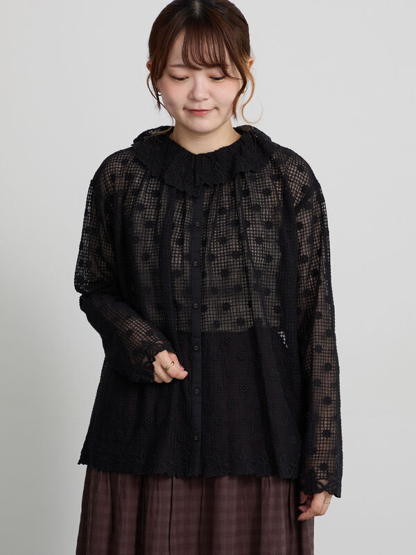 Embroidery Collection】オーバーレースブラウス（ブラック/キナリ